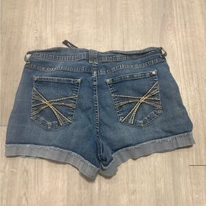 Wallflower Denim Cuffed Womens Juniors Shorts Legendary Fit Size 13 30”